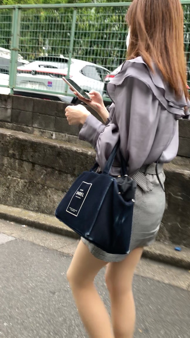 【横からの眺め352_ちっぱいver】スタイル抜群の高身長ミニスカOLに釘付け!!