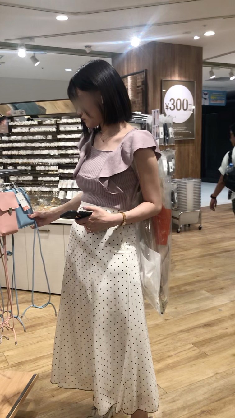 【お買い物中の眺め99】スタイル抜群の清楚系ＯＬの巨乳を追い回し！