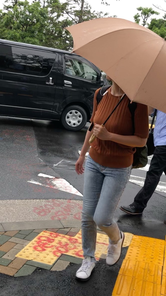 【横からの眺め362】スタイル抜群のGカップOLを並走で!