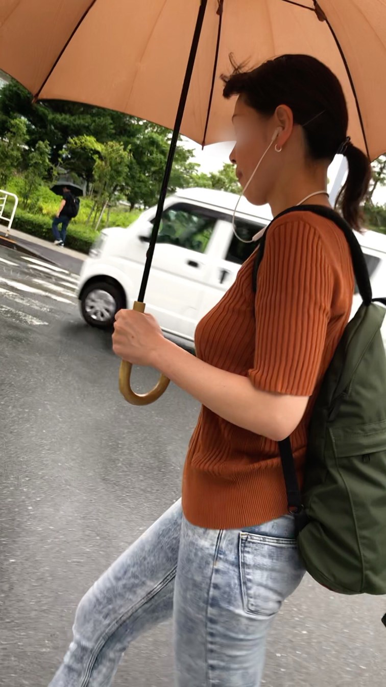 【横からの眺め362】スタイル抜群のGカップOLを並走で!