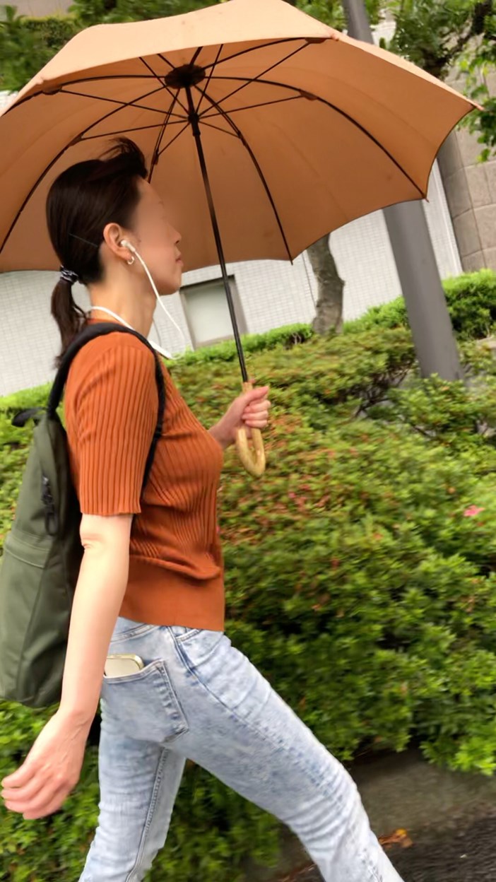 【横からの眺め362】スタイル抜群のGカップOLを並走で!