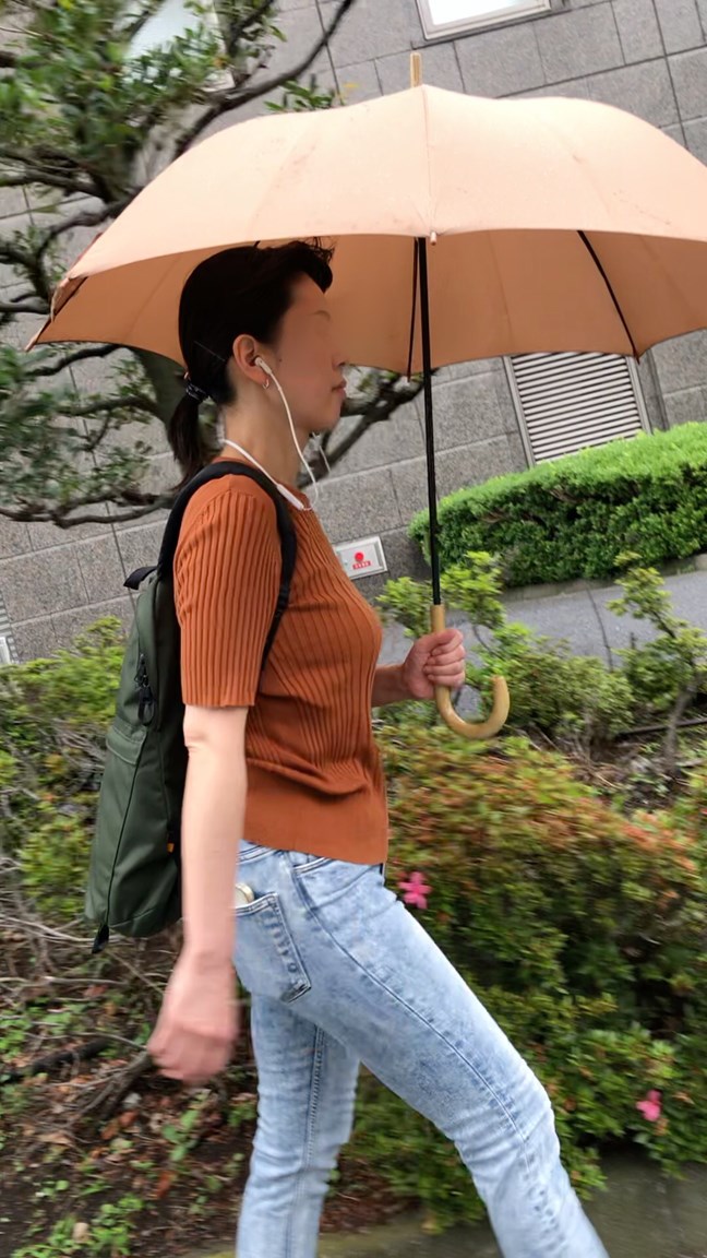 【横からの眺め362】スタイル抜群のGカップOLを並走で!