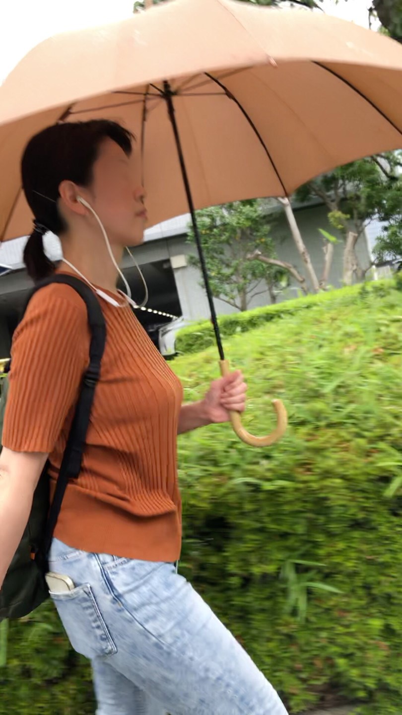 【横からの眺め362】スタイル抜群のGカップOLを並走で!