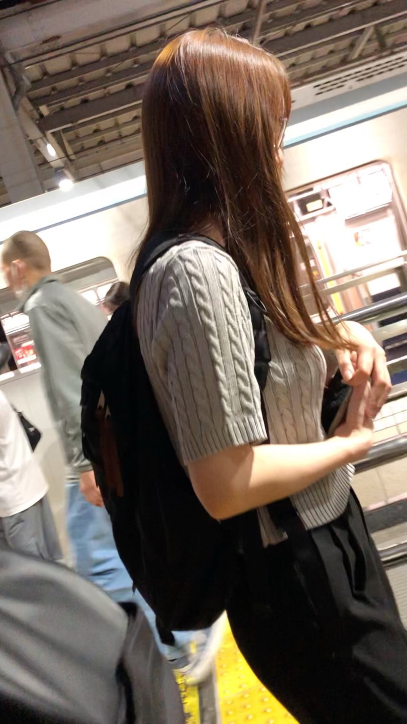 【横からの眺め365】程よい肉付きのキレカワOLのオッパイを追いかけて!