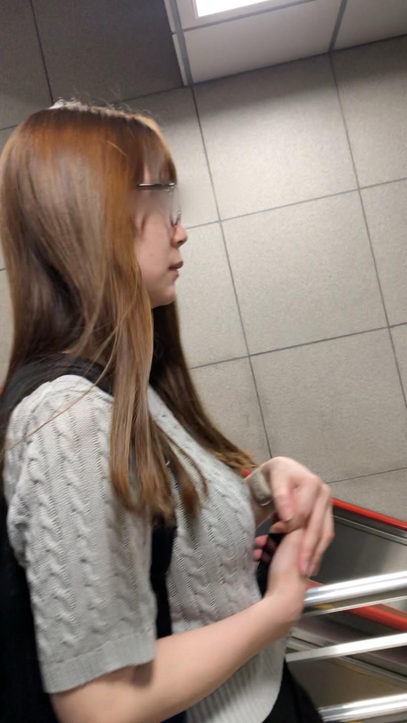 【横からの眺め365】程よい肉付きのキレカワOLのオッパイを追いかけて!