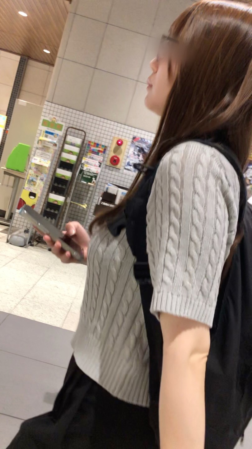 【横からの眺め365】程よい肉付きのキレカワOLのオッパイを追いかけて!