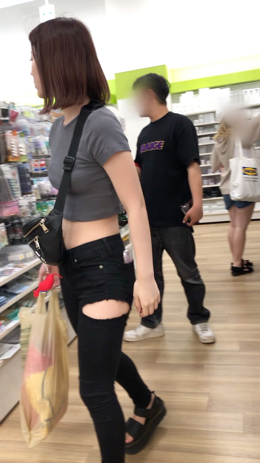 【お買い物中の眺め105_ちっぱいver】露出度高めのお姉さんを店内で追い回し!