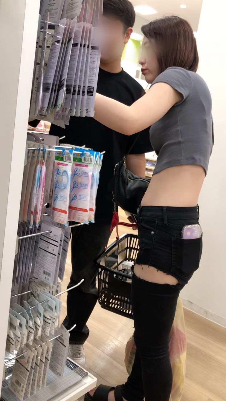 【お買い物中の眺め105_ちっぱいver】露出度高めのお姉さんを店内で追い回し!