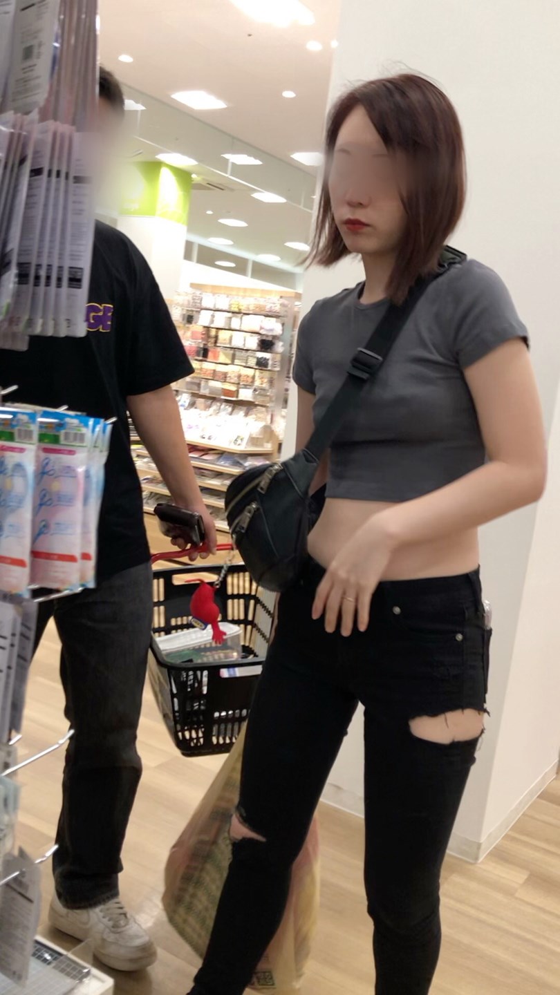 【お買い物中の眺め105_ちっぱいver】露出度高めのお姉さんを店内で追い回し!