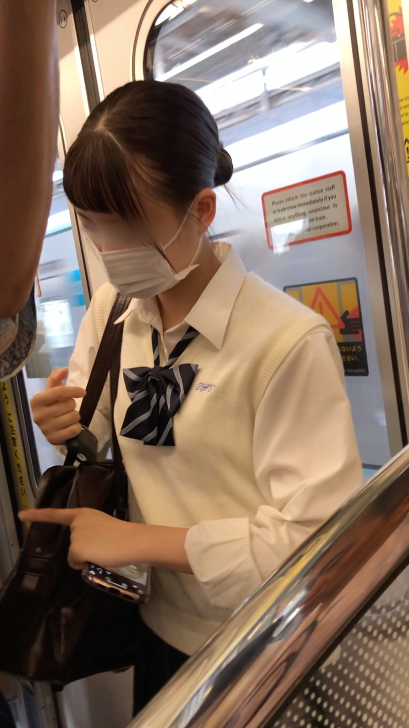 【放課後の眺め127】小柄な美少女JKを電車内で観察!