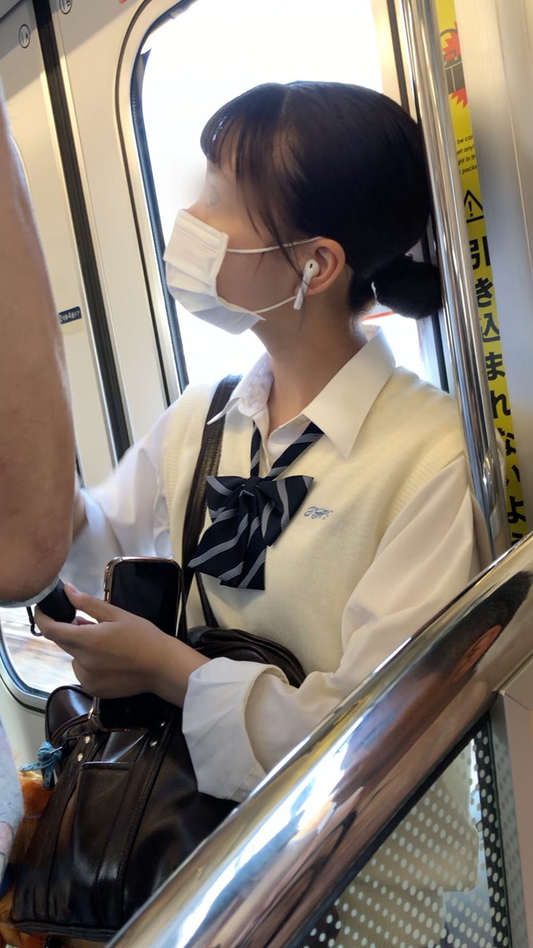 【放課後の眺め127】小柄な美少女JKを電車内で観察!