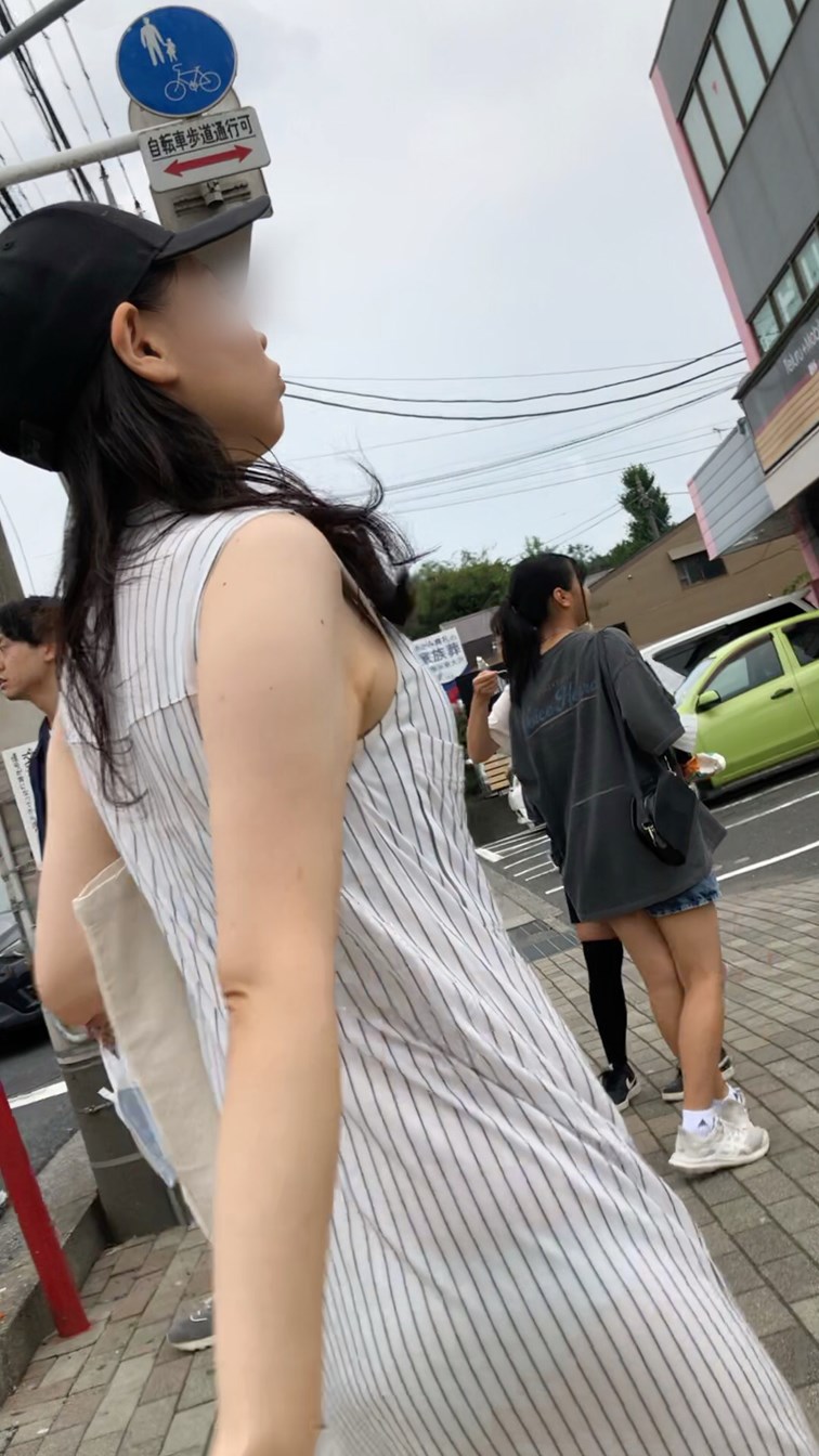 【横からの眺め370】白ワンピースのお姉さんのスケスケパンティに釘付け!!