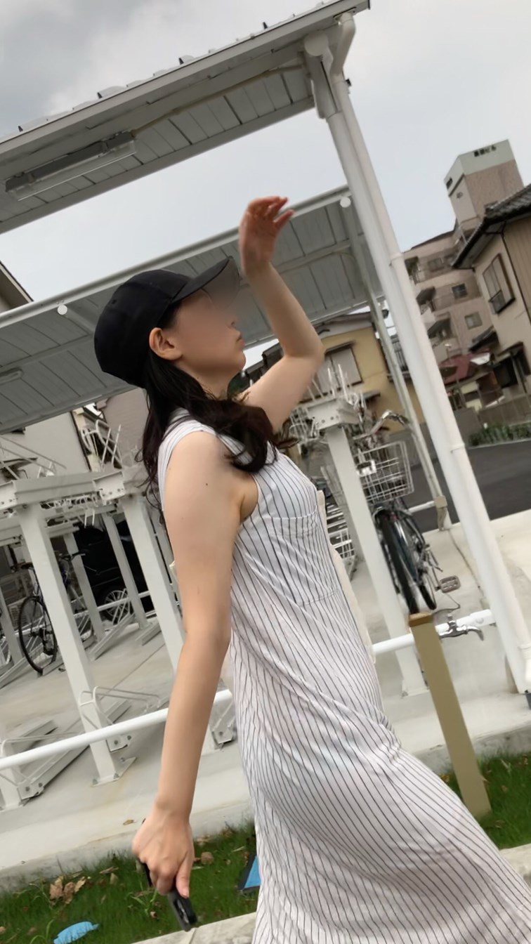 【横からの眺め370】白ワンピースのお姉さんのスケスケパンティに釘付け!!