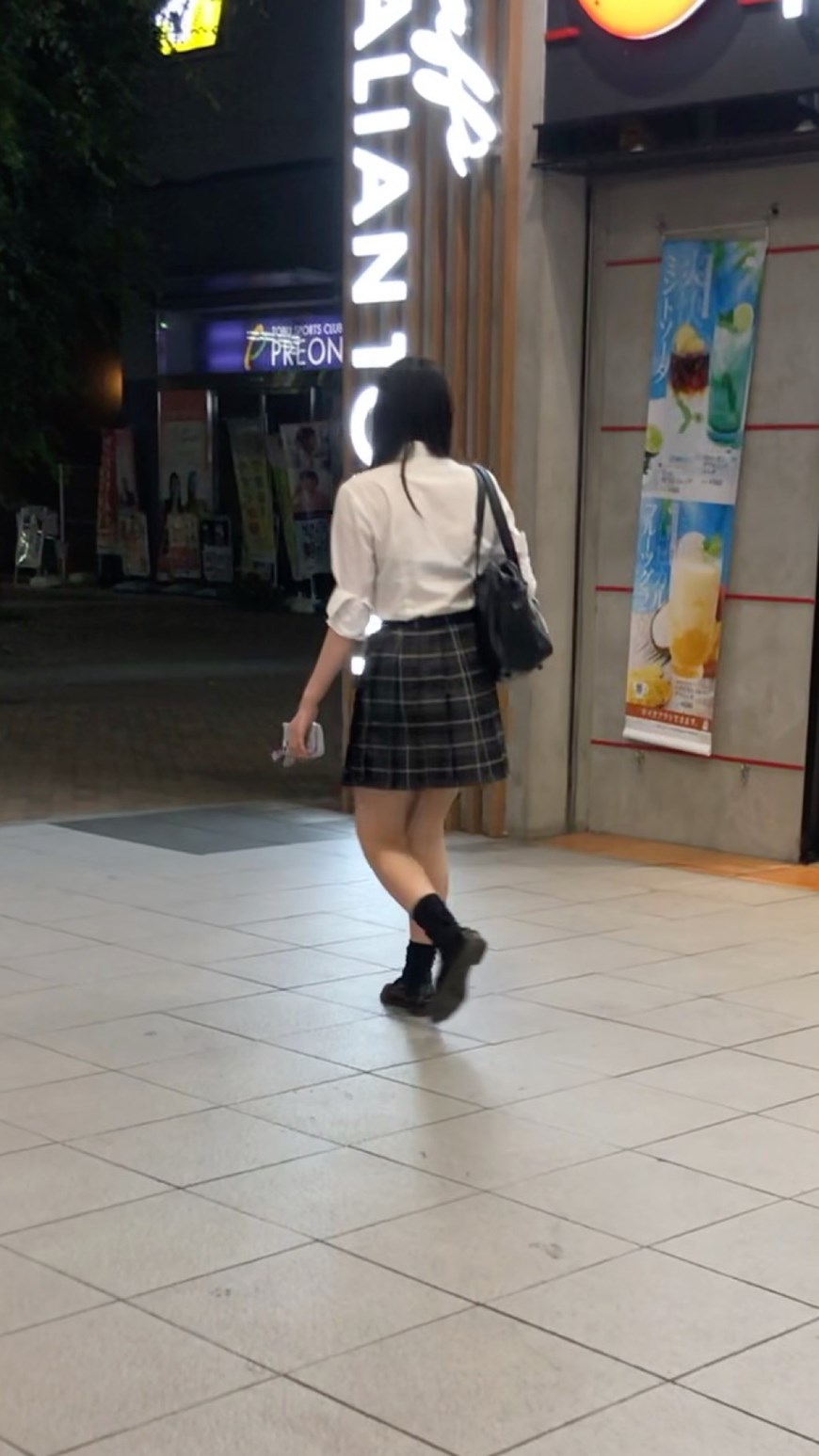 【放課後の眺め128】スタイル抜群の長身美少女JKを追跡!!