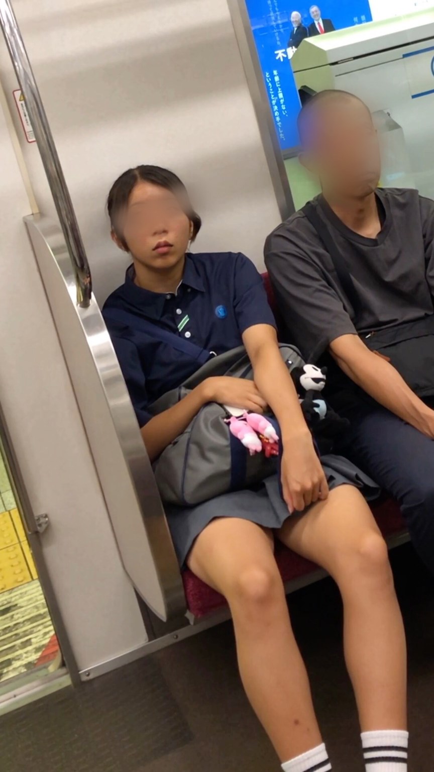 【放課後の眺め129】スタイル抜群のスポーツ系ＪＫの太腿を観察！