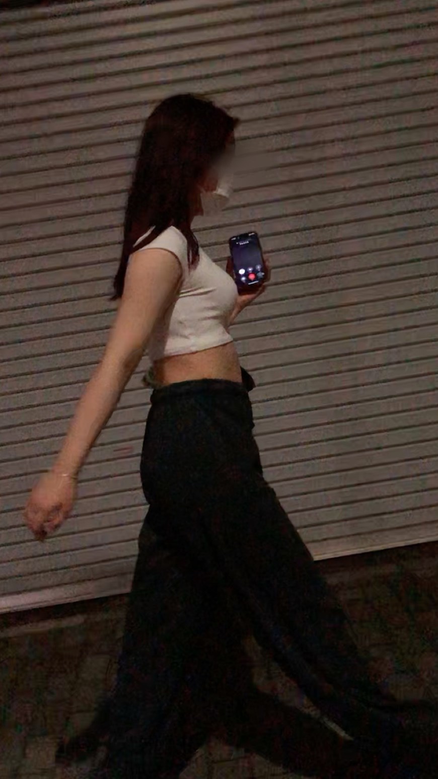 【横からの眺め375】へそ出しスタイルのエロエロボディのお姉さんを並走で！