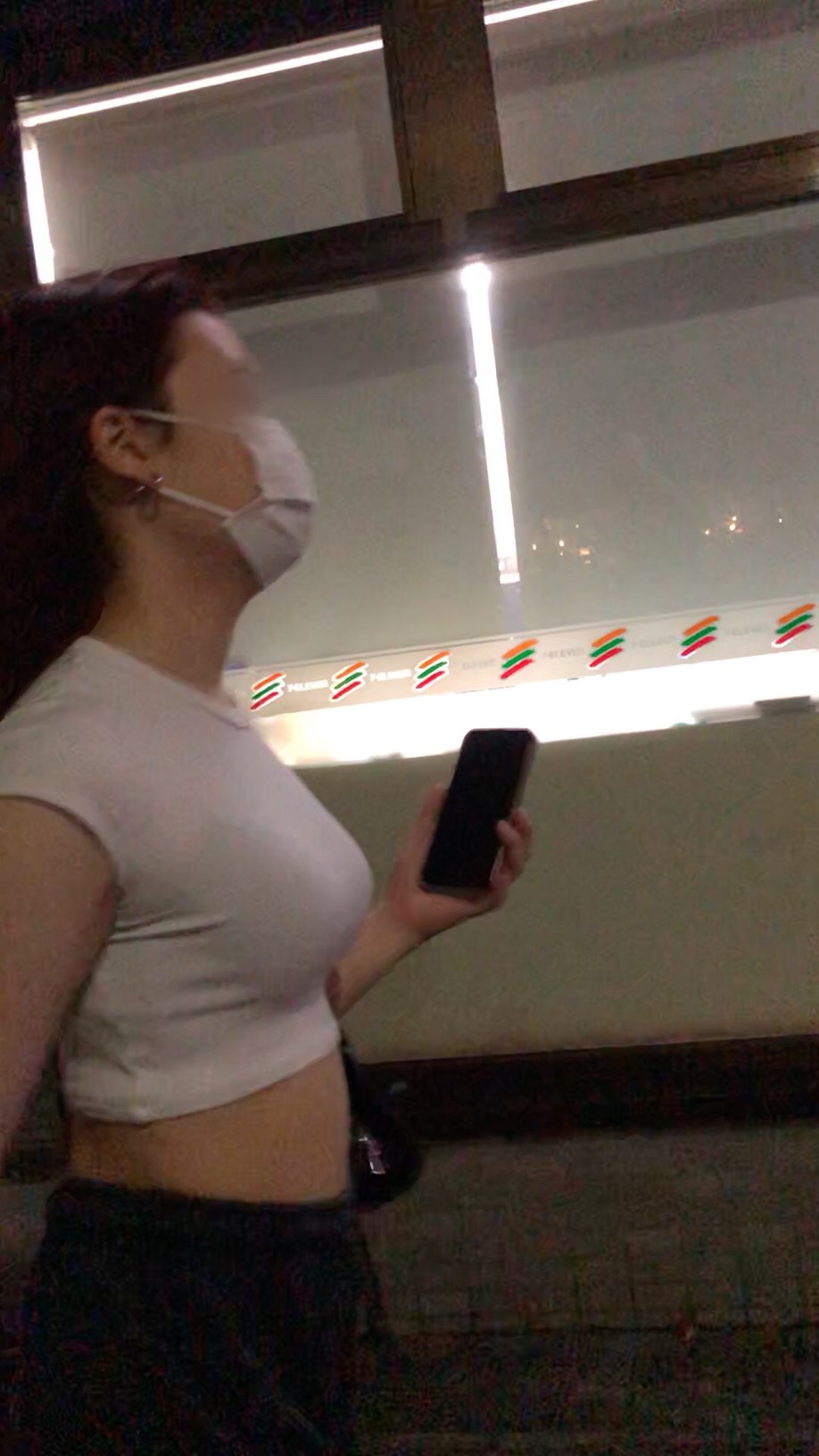 【横からの眺め375】へそ出しスタイルのエロエロボディのお姉さんを並走で!