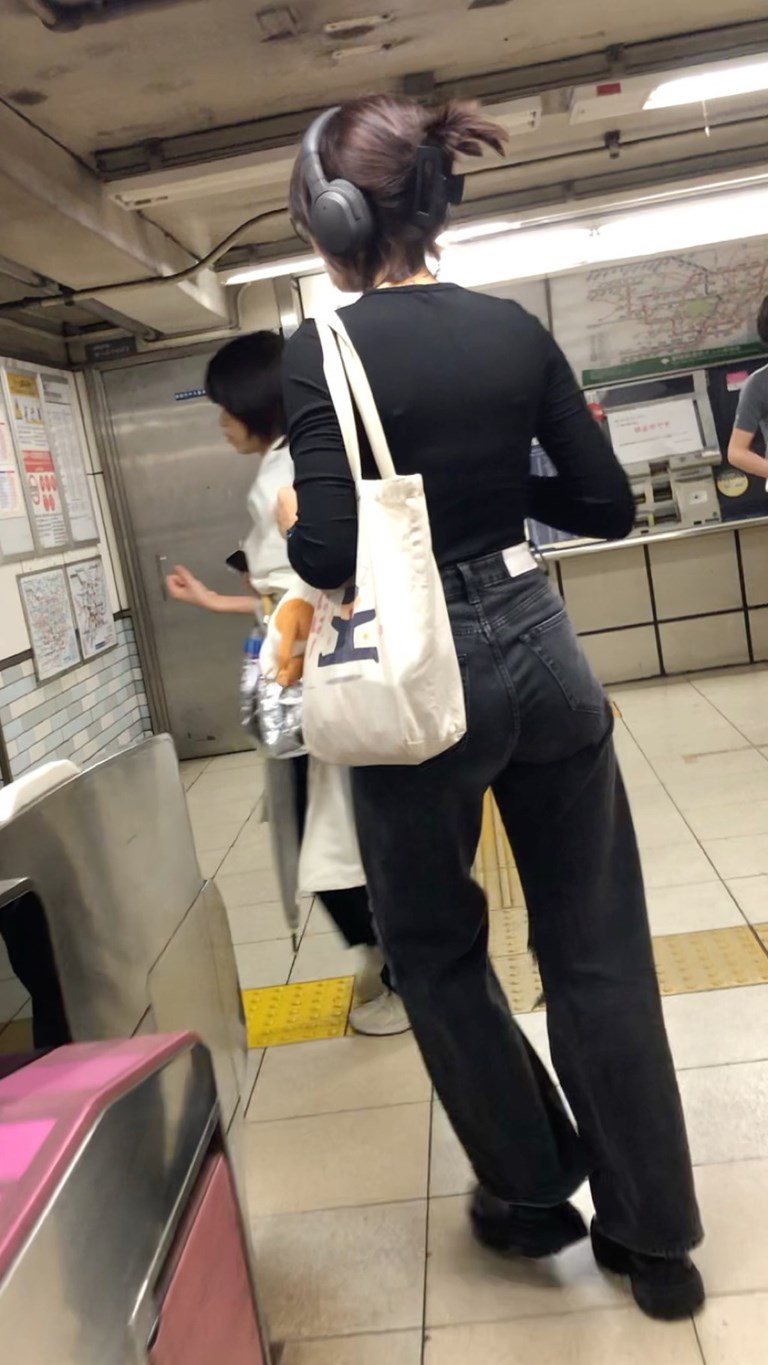 【すぐそこの眺め168】スタイル抜群の長身外国人女性との再会!