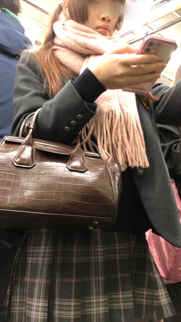 【放課後の眺め136】ツインテールの今どきJKを下から観察!