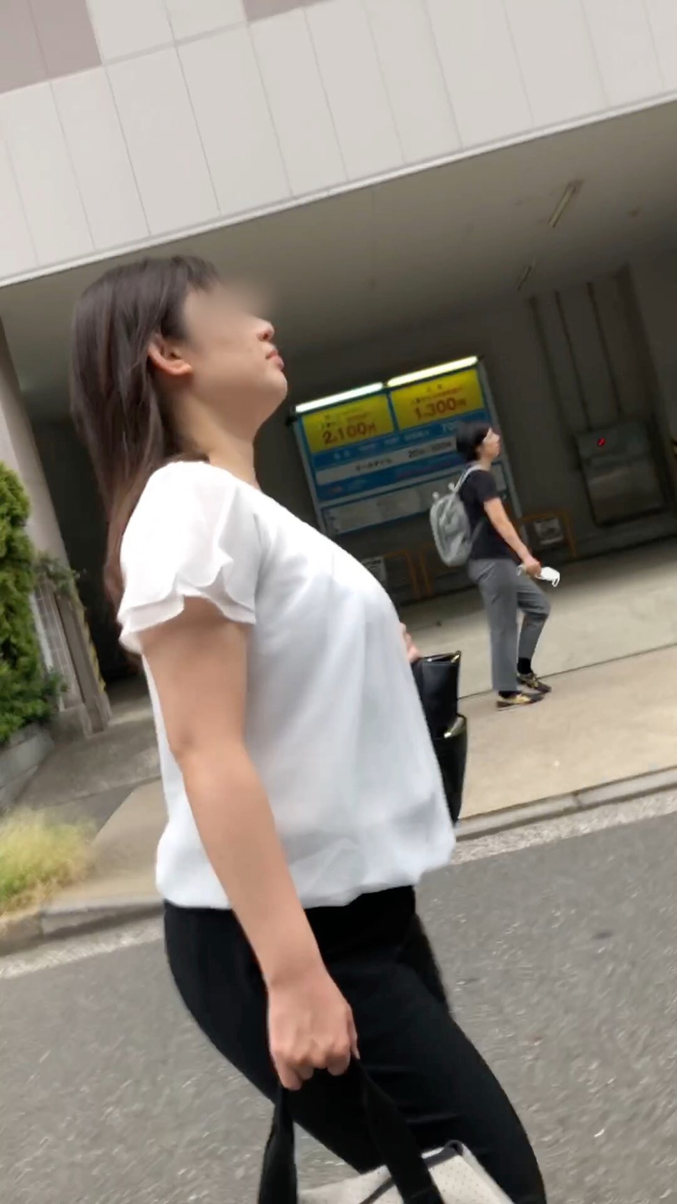 【横からの眺め391】ムチムチボディのOLの爆乳乱舞に釘付け!!