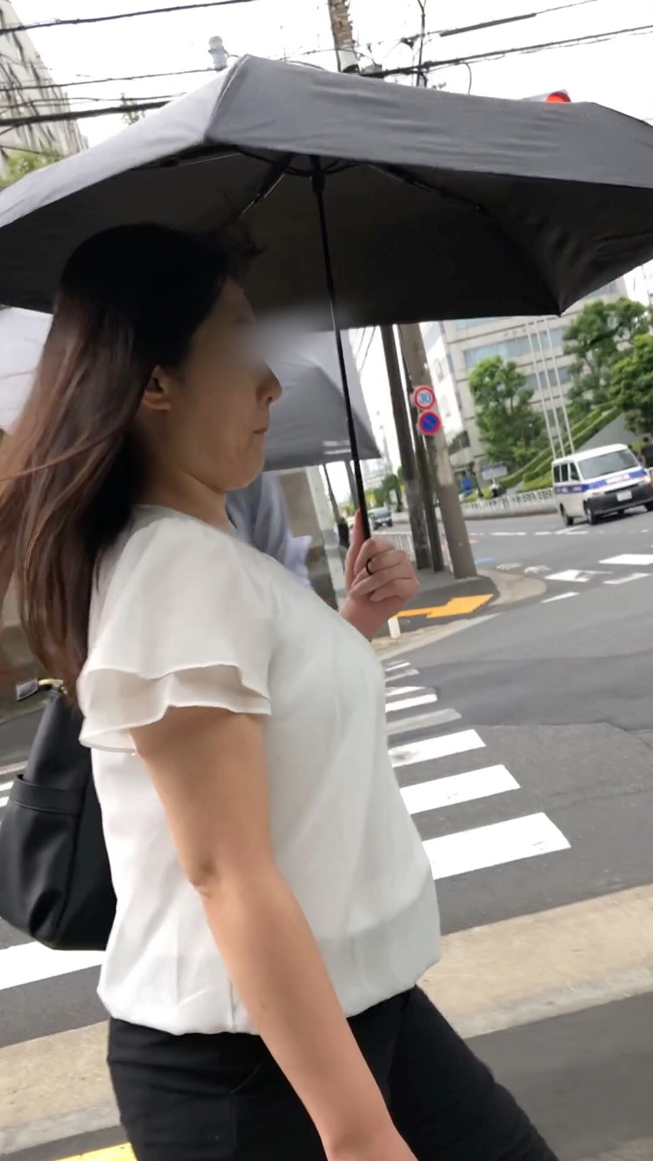 【横からの眺め391】ムチムチボディのOLの爆乳乱舞に釘付け!!