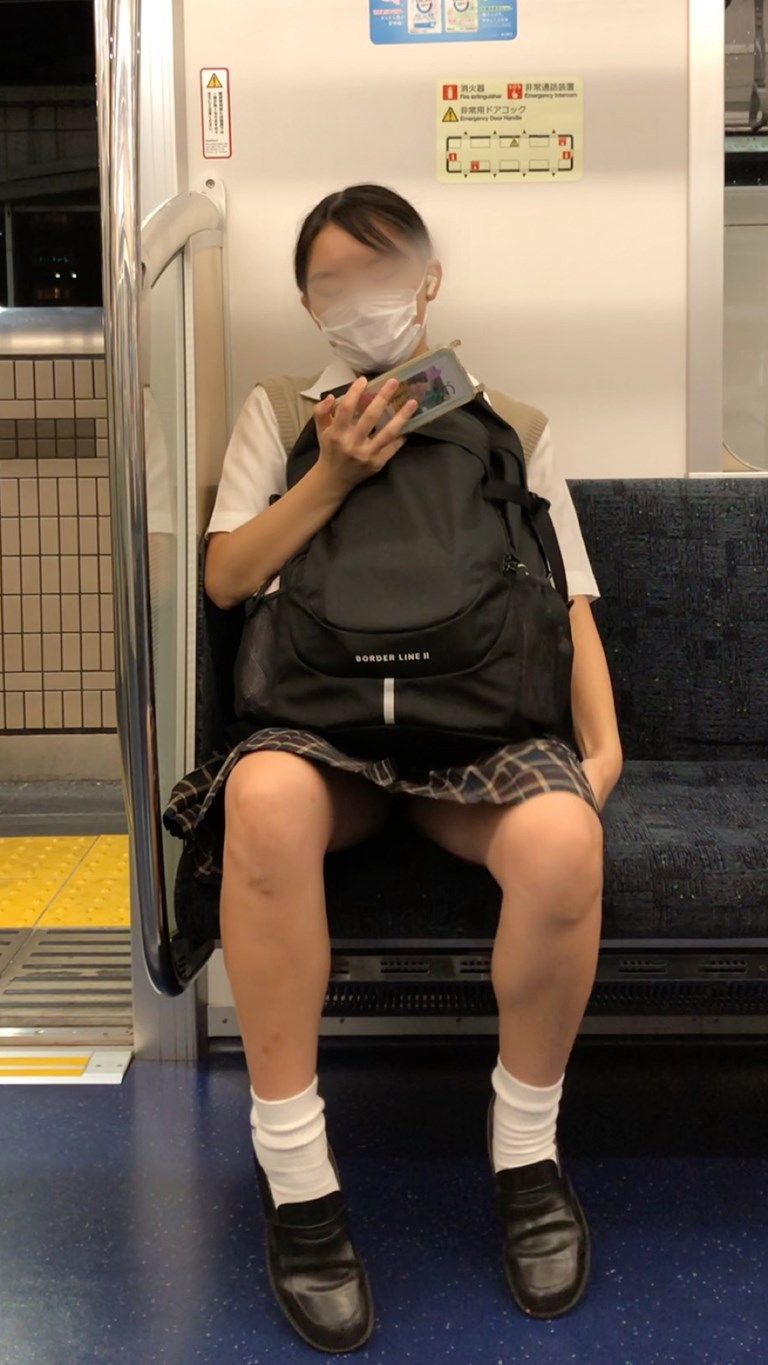 【放課後の眺め155】清楚系の可愛い制服ＪＫを正面から観察！