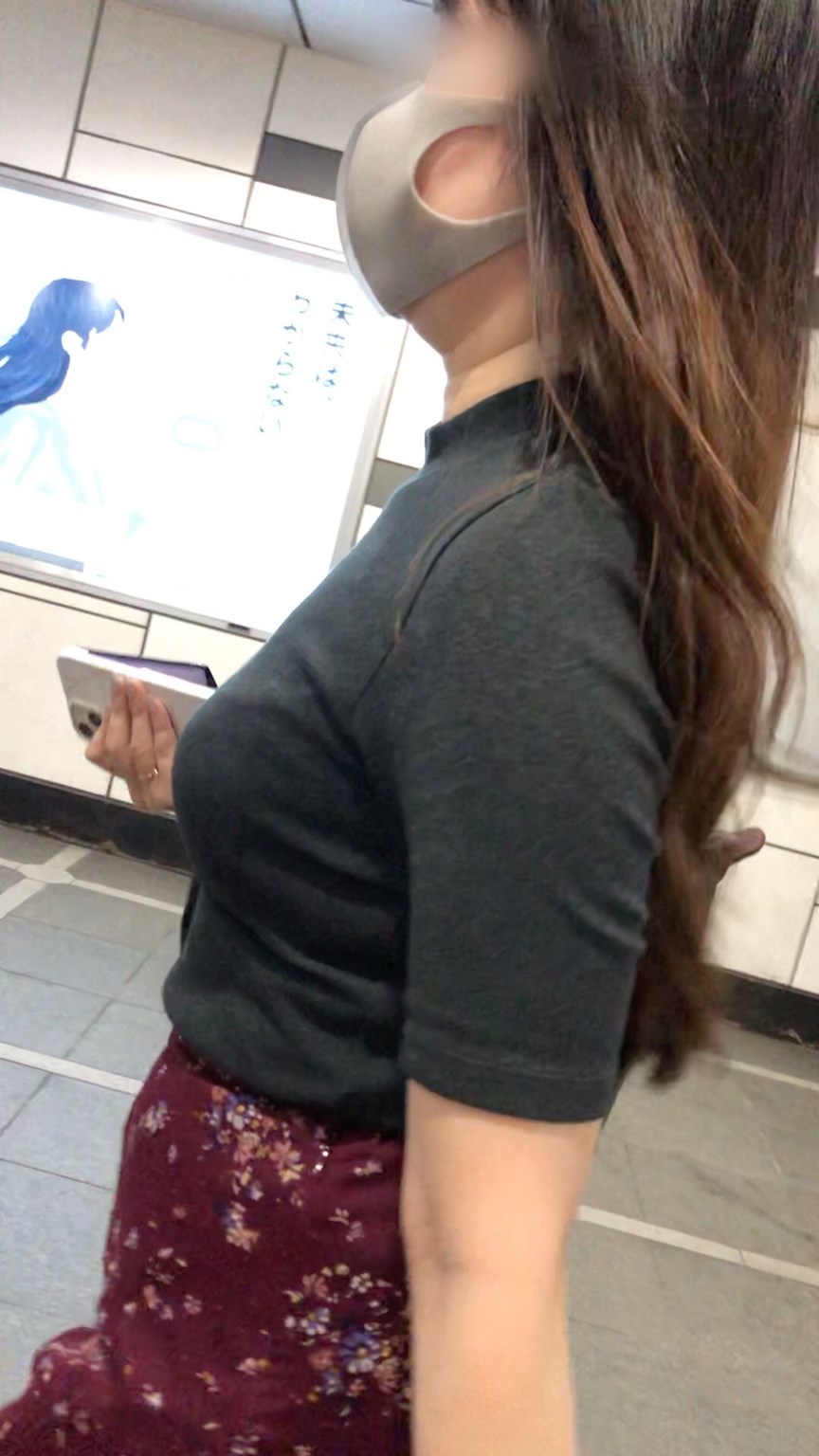 【横からの眺め404】程よい肉付きのOLの柔らかそうなオッパイを並走で!