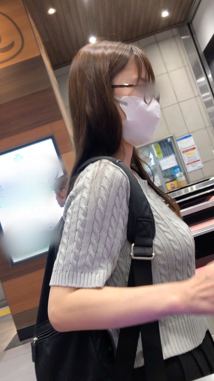 【横からの眺め407】清楚系のゆるふわOLの柔らかおっぱいを追いかけて!