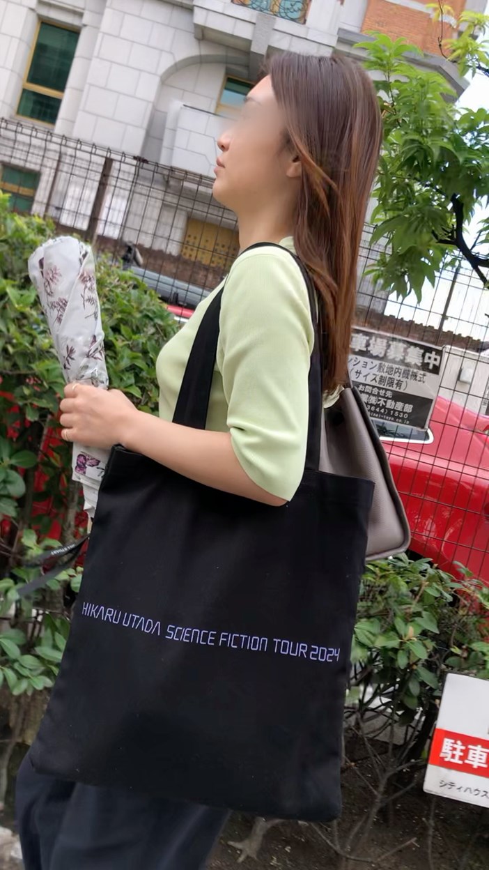 【横からの眺め412_ちっぱいver】スタイルの良い美人OLのちっぱいを並走で!