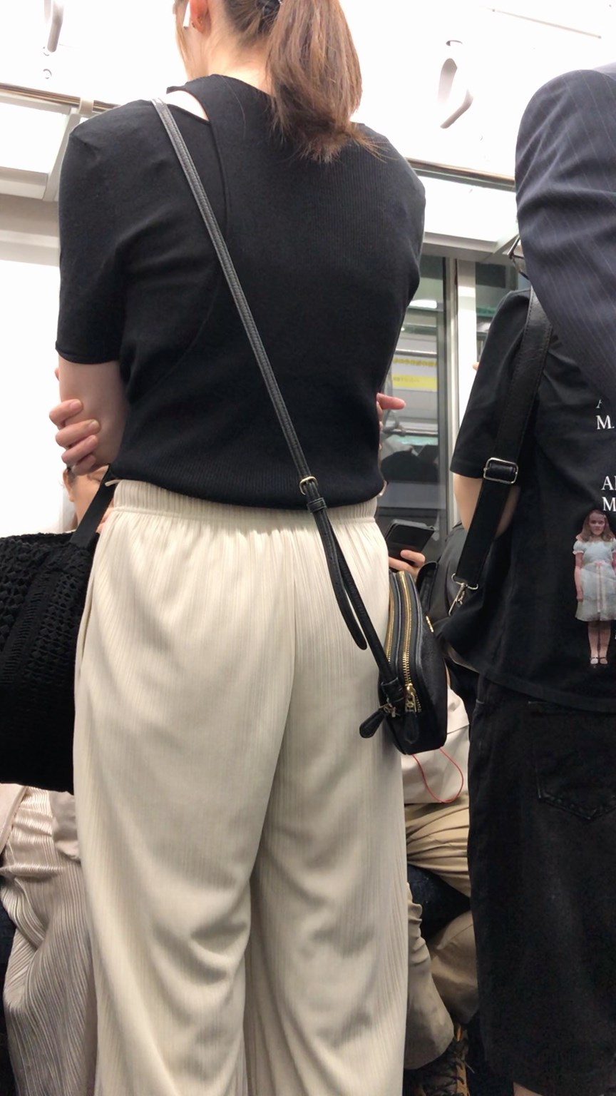 【後ろからの眺め30】長身スリムＯＬの引き締まったお尻をじっくりと観察！