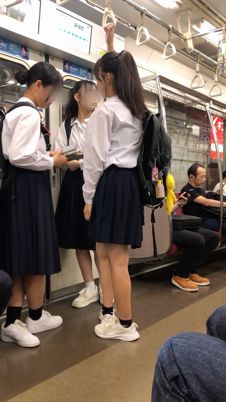 Pcolle PPV 【放課後の眺め167】若さ弾ける三人組の制服ＪＫを電車内で観察！