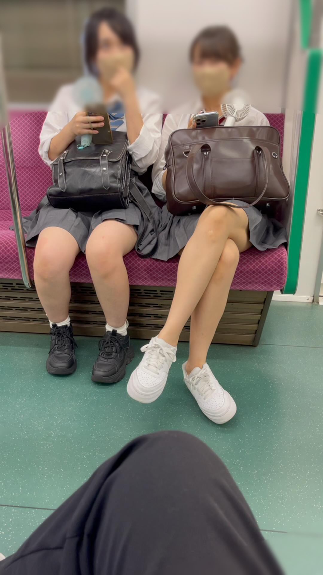 JK盗撮日記202   大人気の超仲良し二人組が久しぶりの登場！！巻き髪姿が激カワな現役JKを電車内で盗撮【※完全主観26分超撮