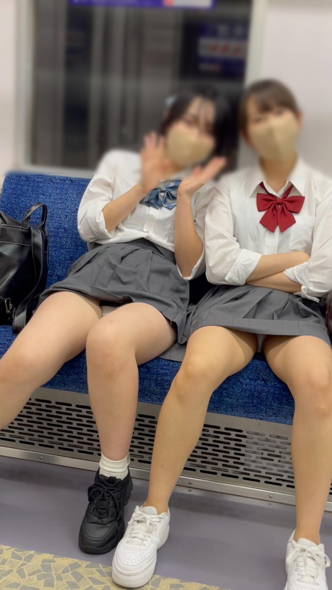 JK盗撮日記202 大人気の超仲良し二人組が久しぶりの登場!!巻き髪姿が激カワな現役JKを電車内で盗撮【※完全主観26分超撮