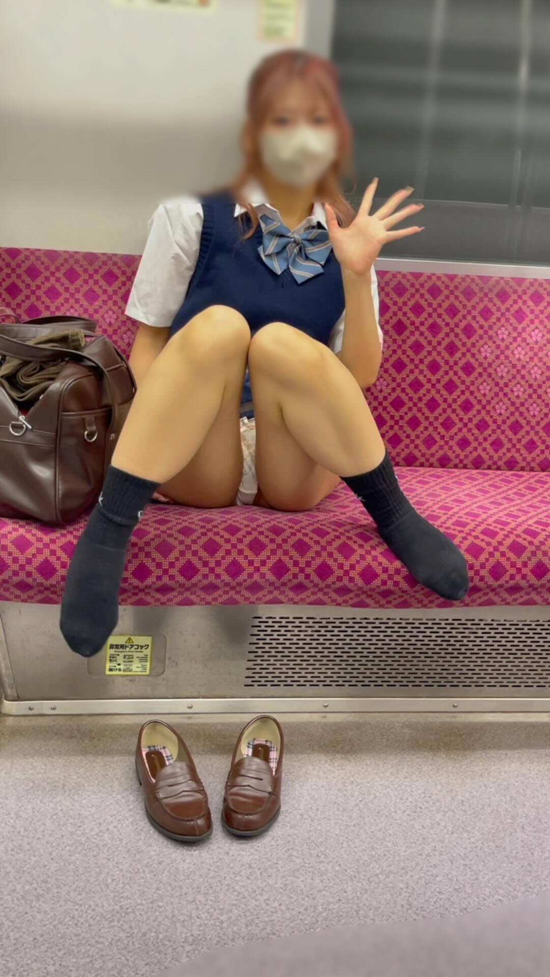 JK盗撮日記221 今回も衣装チェンジ有り!!ピンク髪の激カワ美脚JKを電車内で盗撮【※完全主観23分撮影】