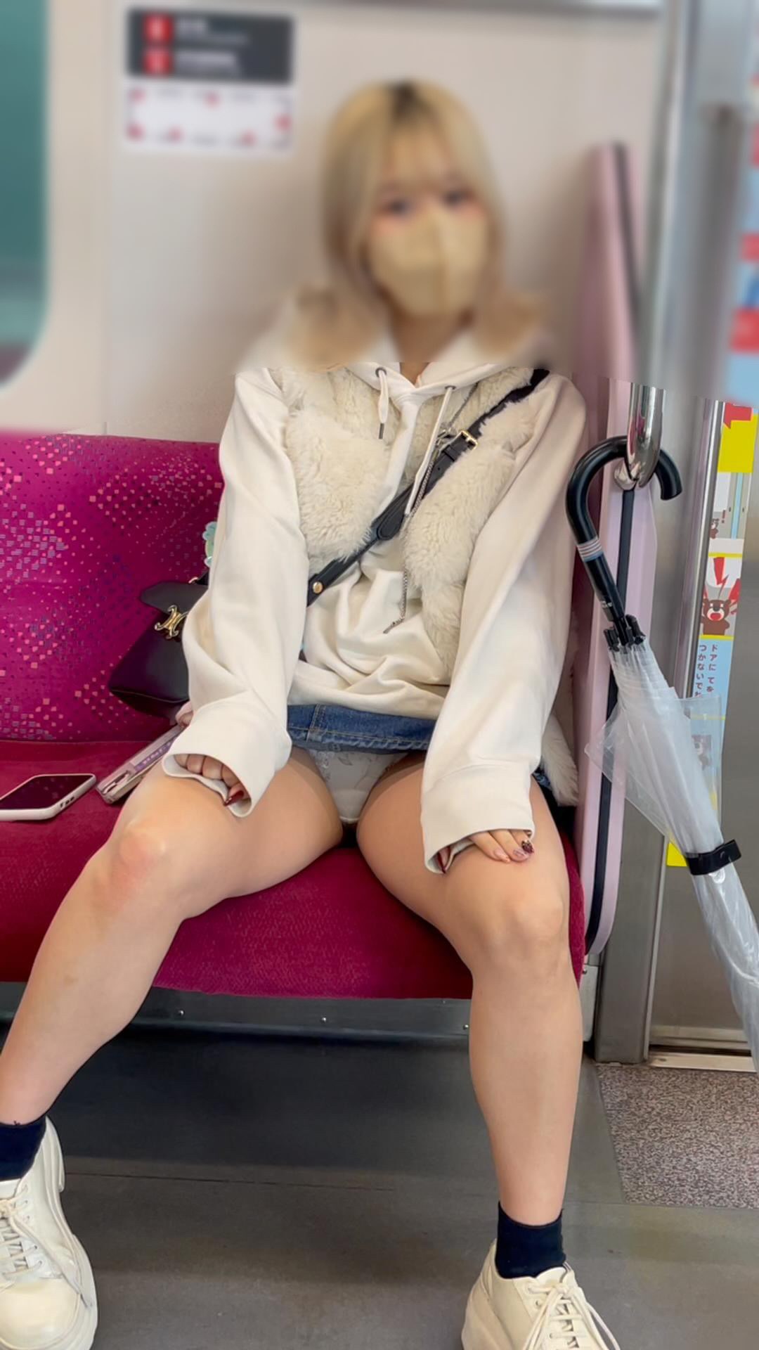 JD盗撮日記58 久しぶりの登場!!派手髪の激カワミニスカJDを電車内で盗撮【※完全主観30分超撮影】