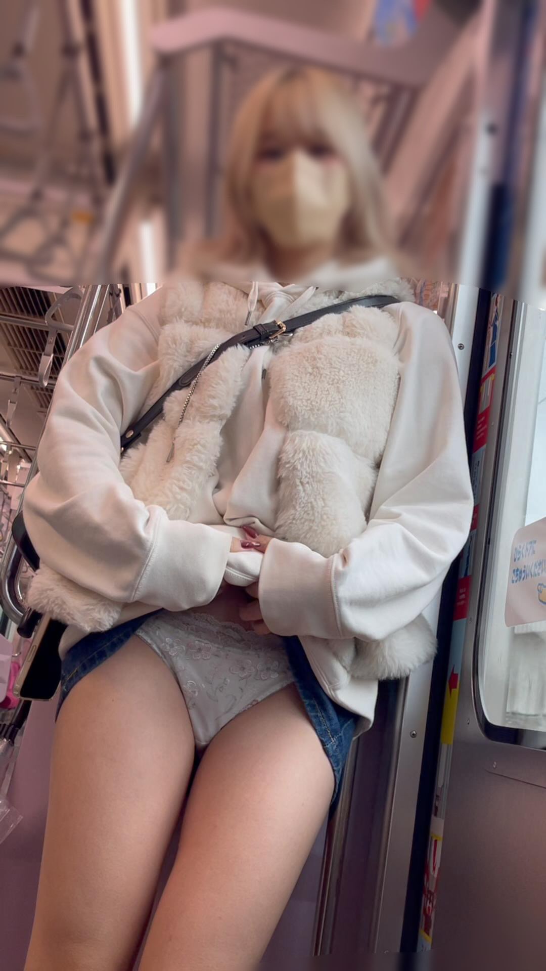 JD盗撮日記58 久しぶりの登場!!派手髪の激カワミニスカJDを電車内で盗撮【※完全主観30分超撮影】