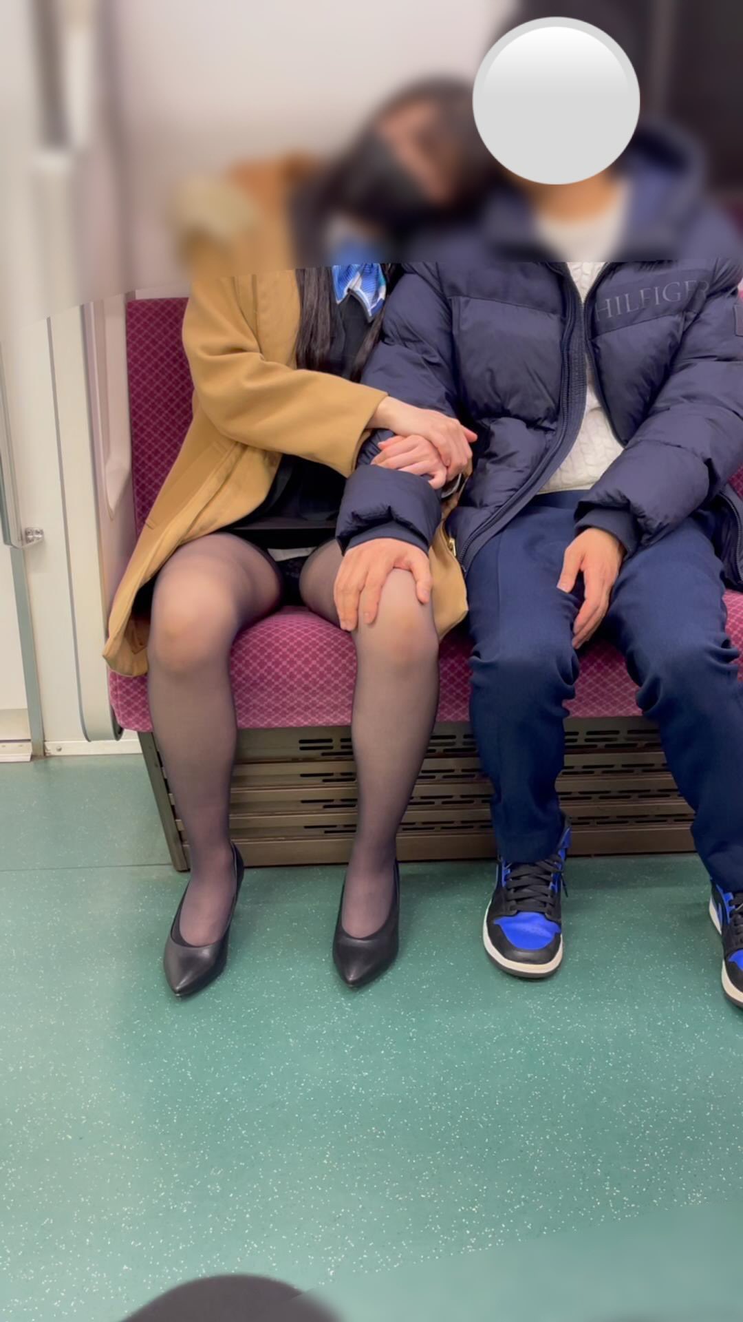 OL盗撮日記20 続・年上の彼氏と電車内で過激にイチャイチャ!?激カワ清楚系OLを電車内で盗撮【完全主観23分超撮影