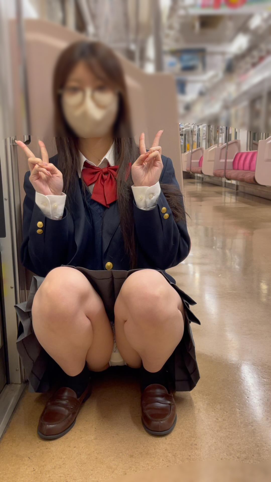 JK盗撮日記226 大人気のあの娘が再び登場!!激カワメガネ美人JKを電車内で盗撮【※ローアングル強化28分超撮影】