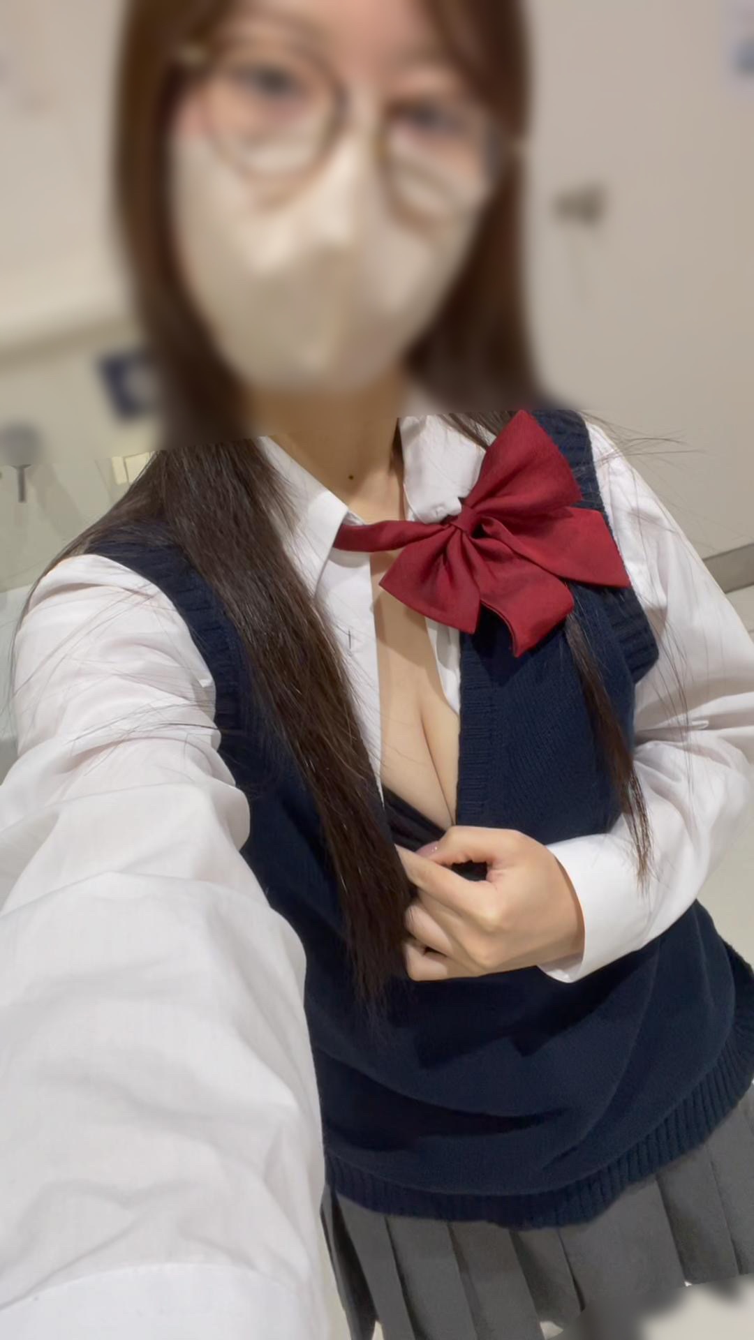 JK盗撮日記226 大人気のあの娘が再び登場!!激カワメガネ美人JKを電車内で盗撮【※ローアングル強化28分超撮影】