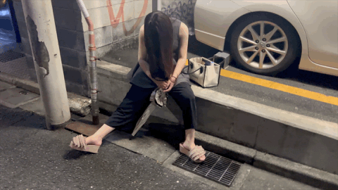 【再販】真夏の繁華街 お台場系美女 完全防備の長ズボンを脱がして生美尻をモミ放題SP