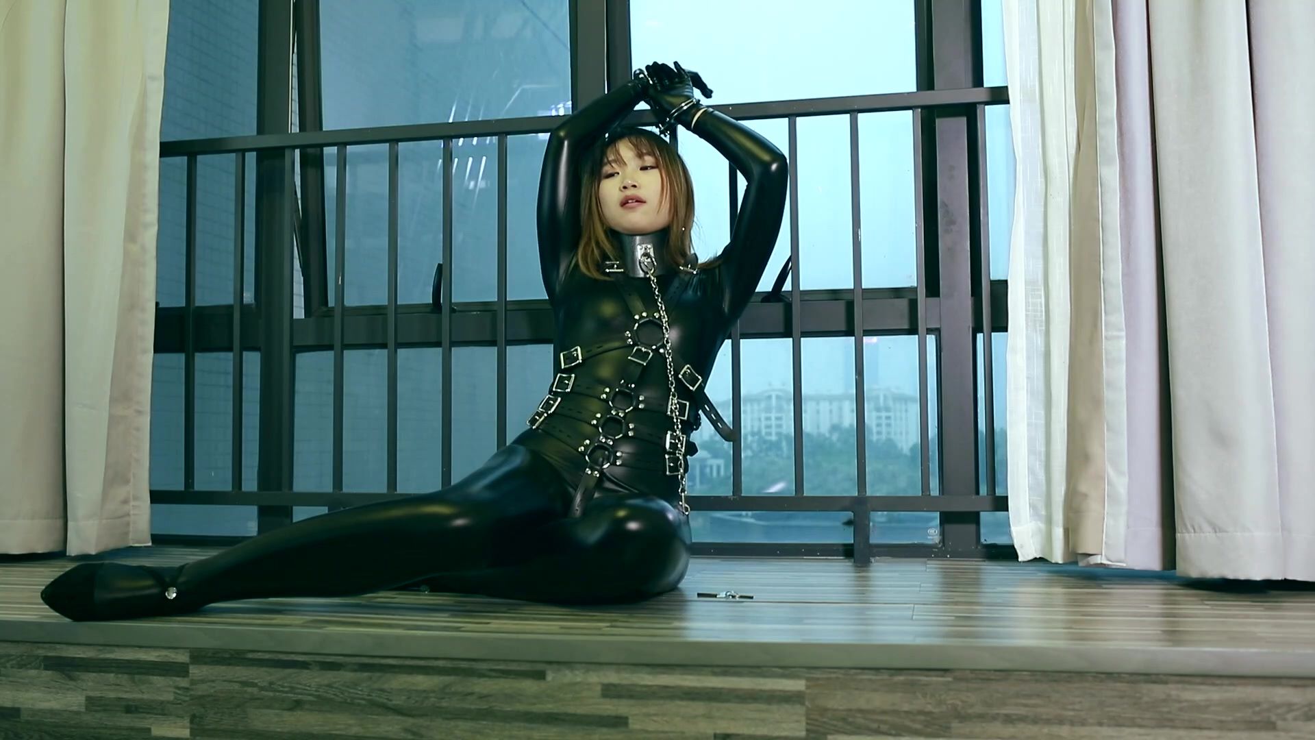 【再販】G●NTZなマンション内に囚われた美女 Vol.1