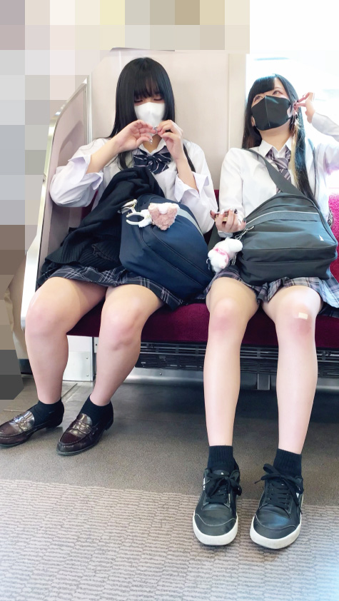 きゅるカワ地雷メイクなミニスカさんたちを対面からねっとり