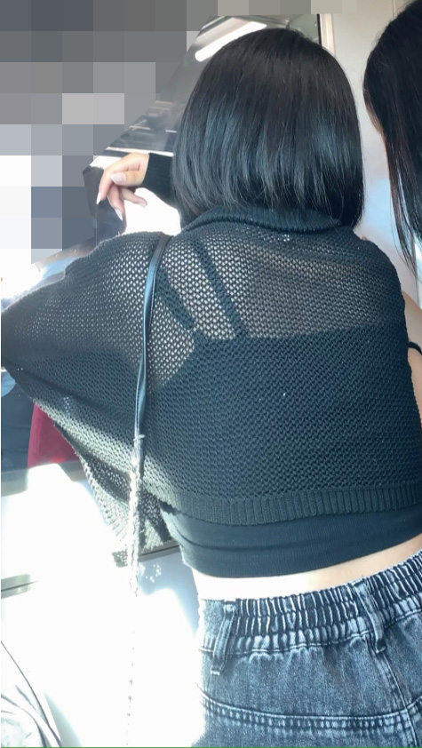 スケスケカーデでインナー丸見えなのにショーパンで脚まで出す黒髪ボブ露出っ子ちゃん