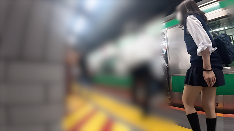 (サンプル)痴かん狂信者 #135【★5】清楚系美女のパンツずらして指入れ、疑似手コキ、降り際スカート捲ってパンツ丸見えに!