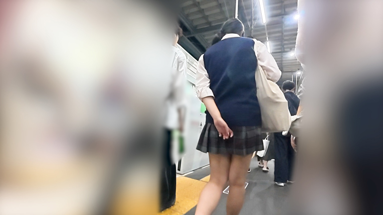 (サンプル)痴かん狂信者 #138【★4】ミニスカポニテ娘のエロサテンPをずり下げ、生尻露出状態で降車後後追い撮り