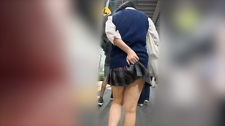 (サンプル)痴かん狂信者 #138【★4】ミニスカポニテ娘のエロサテンPをずり下げ、生尻露出状態で降車後後追い撮り