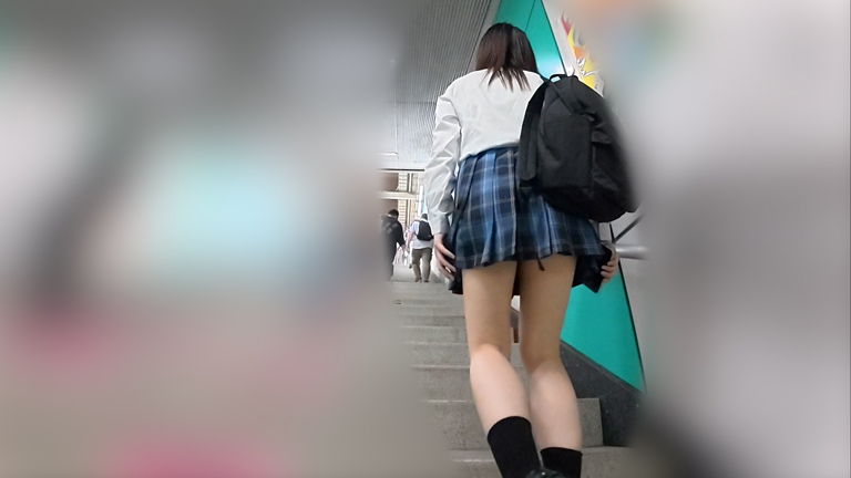 公式サンプル画像1枚目｜（サンプル）痴かん狂信者 #164【★4】色白激カワ上玉タゲ、本屋と階段で逆さ撮り、電車で生尻揉み生マン！割り込む同業者出現！