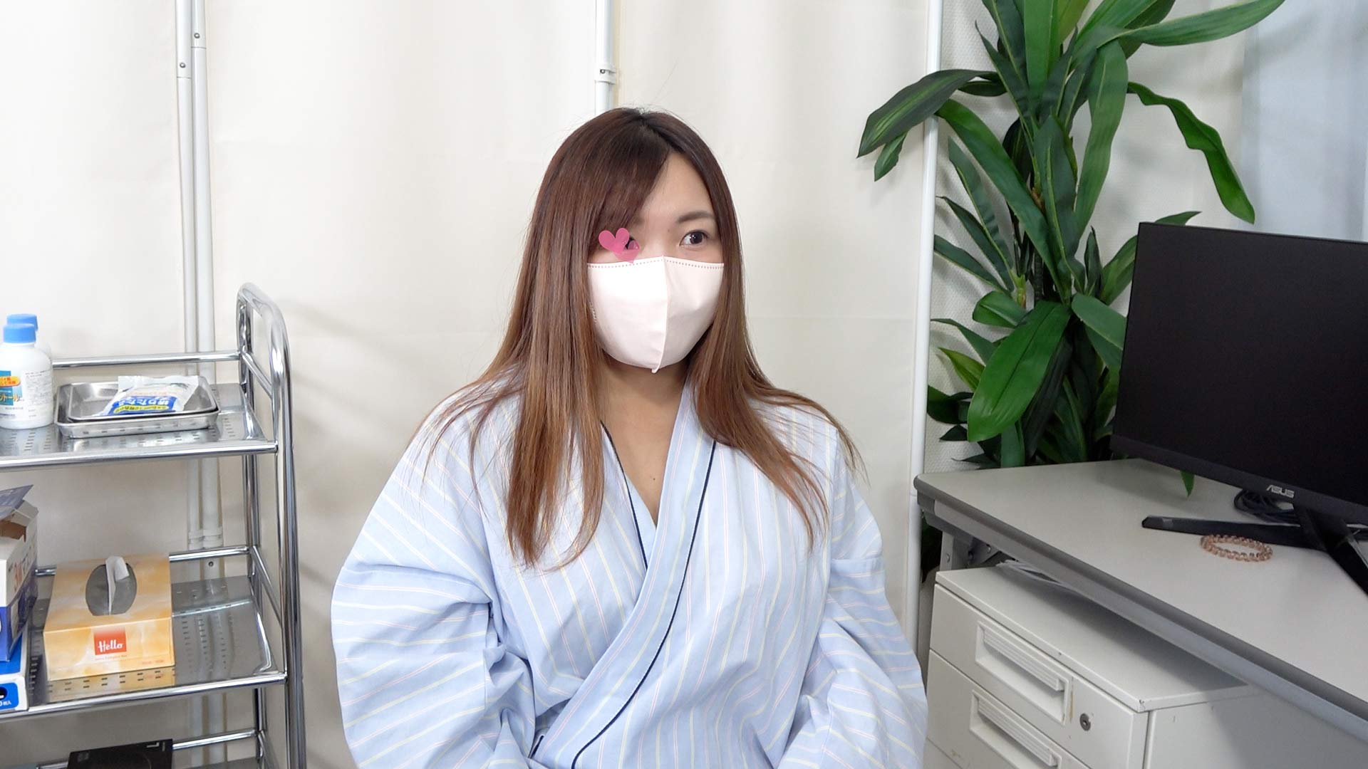 【美巨乳】爆乳人妻を揉みしだき検診。研修医と共に乳首弄りで絶頂【複数人乳がん検査⑥】