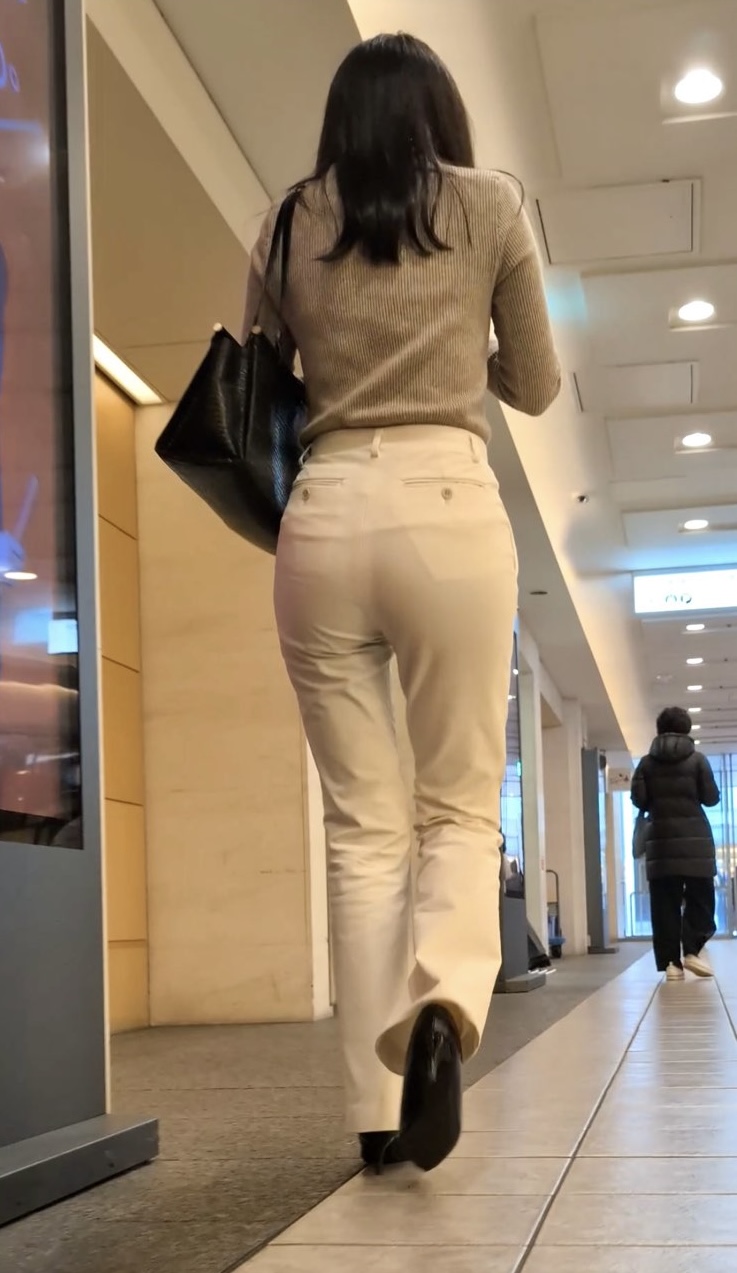 【507】これぞ至高のピタパン!タイトパンツOLさんに悶絶…。