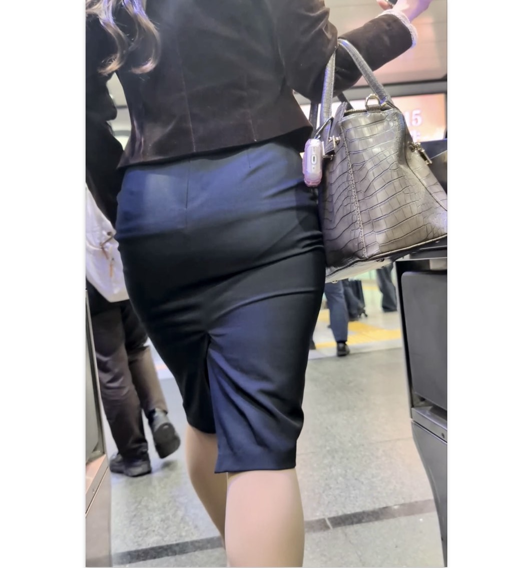 【510】ムッチリ透け感最高のタイトスカートOLさんに電車内同行！